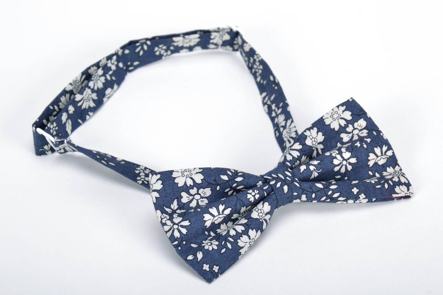 Blue bow tie with floral motifs  photo 2