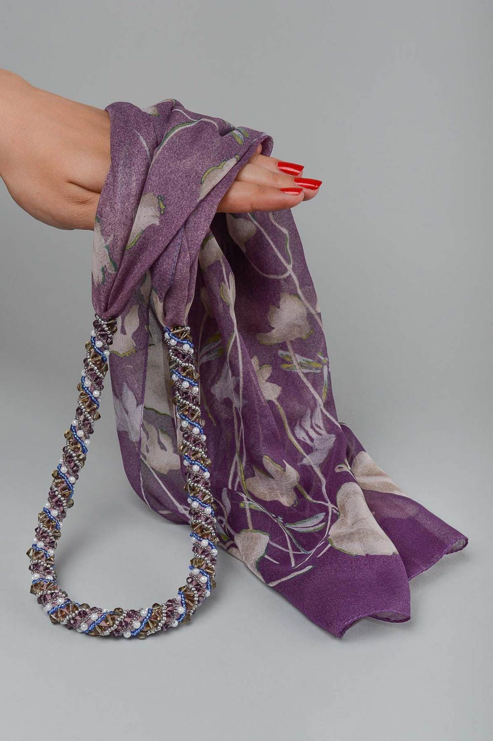 Колье из бисера украшение ручной работы женский шарф сиреневый наряданый фото 5