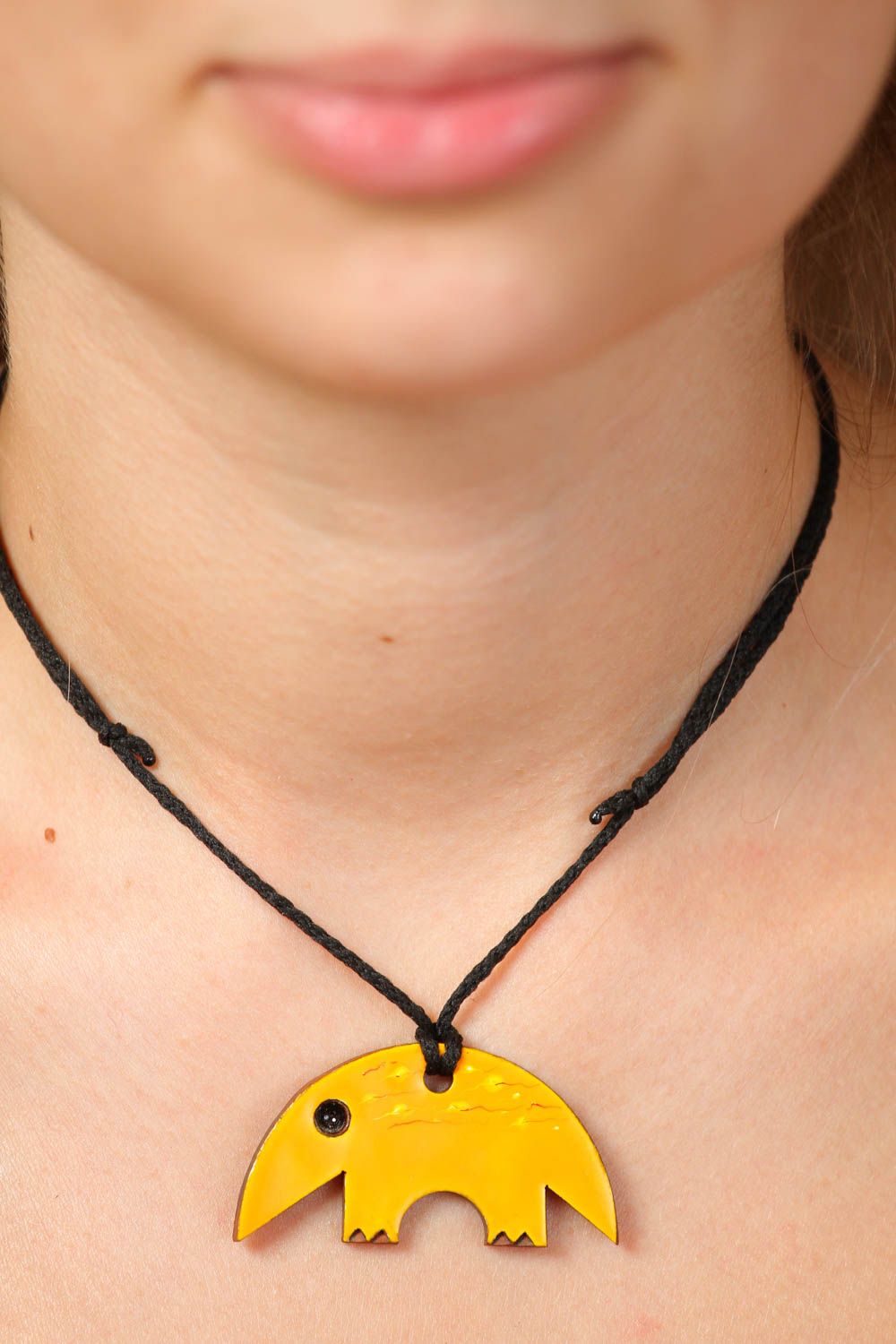 Подвеска на шею кулон ручной работы керамическое украшение желтое с росписью фото 4