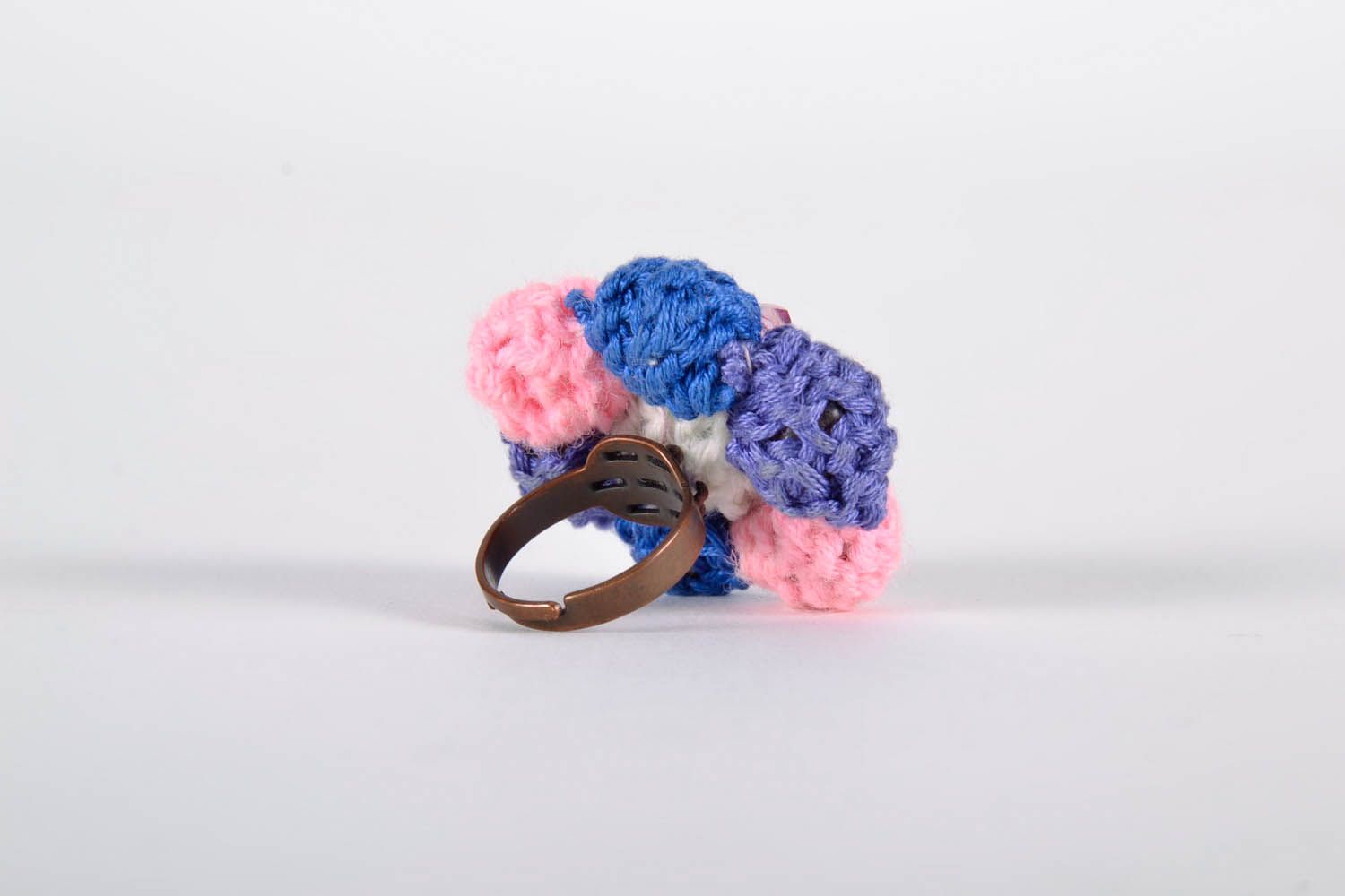 Bague tricotée au crochet Fleur artisanale photo 3