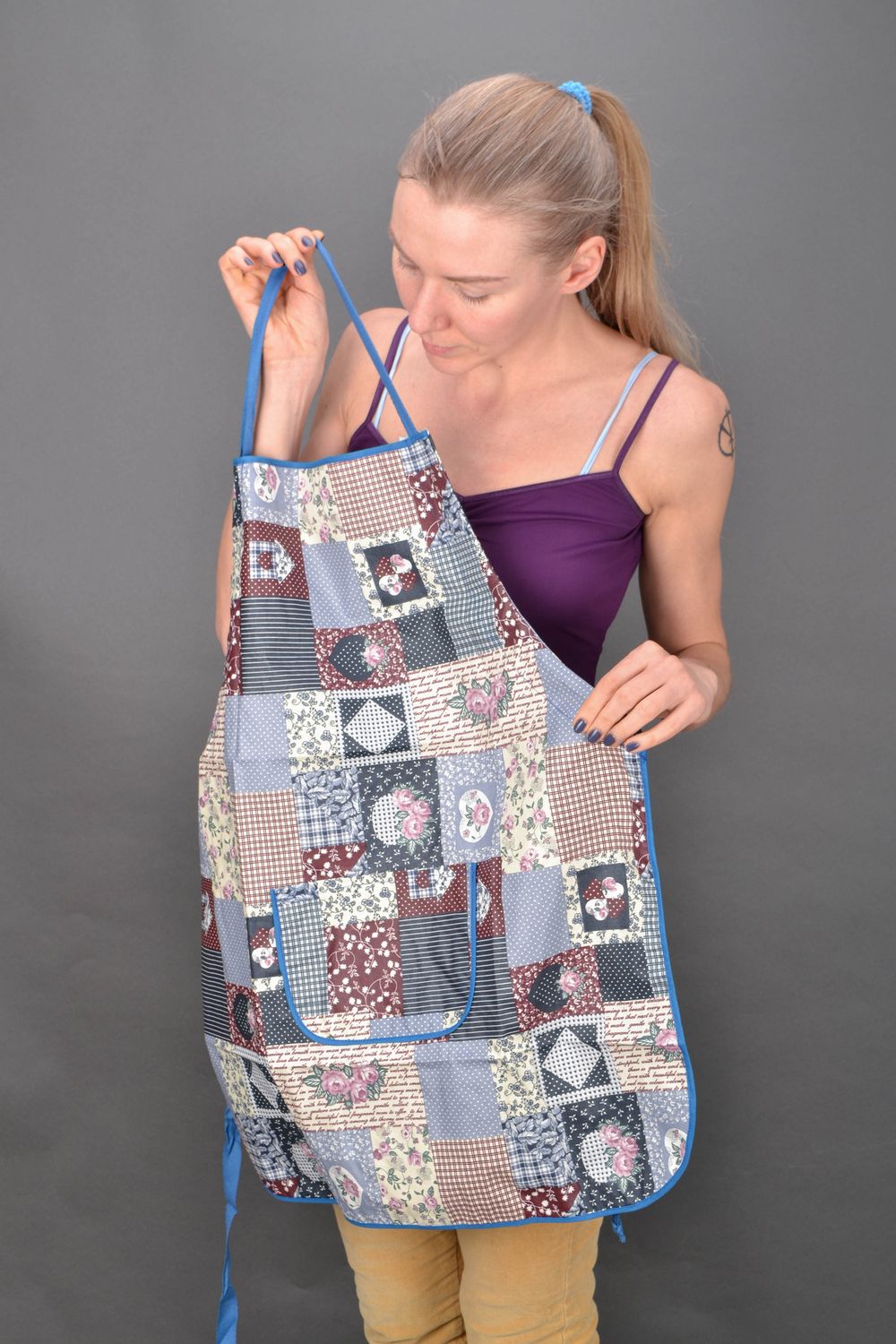Kitchen apron with patchwork print photo 2