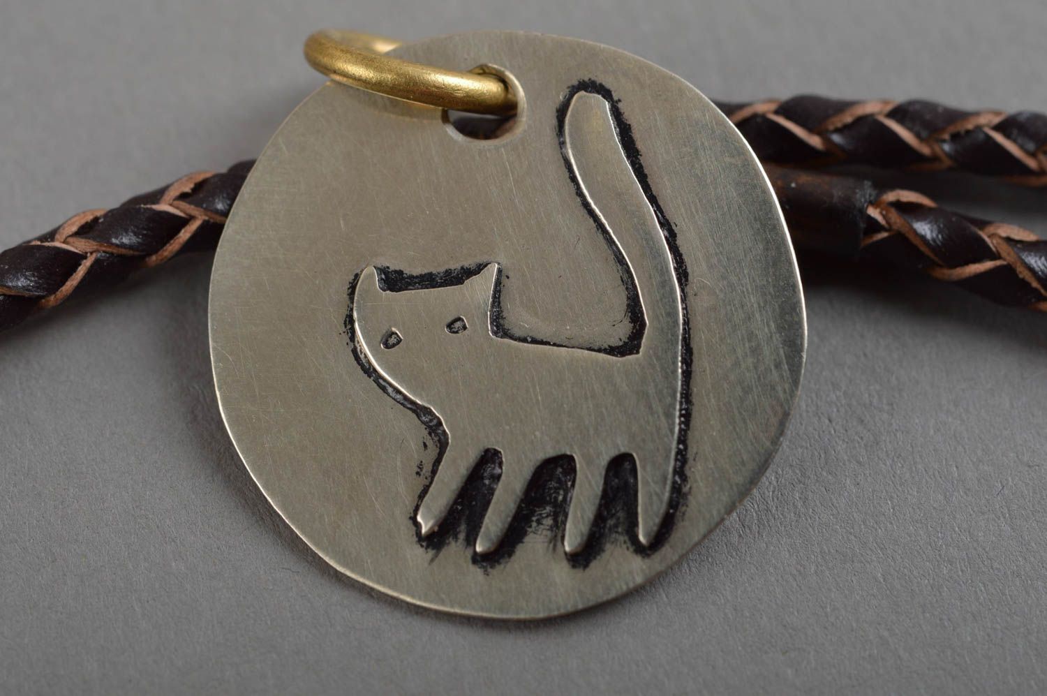 Handmade beautiful unusual round pendant made of metal in shape of cat photo 5