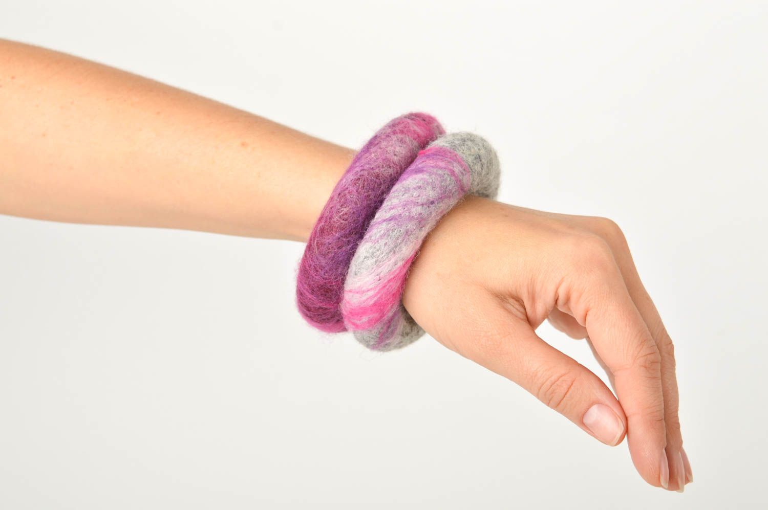 Ensemble de bracelets Bijoux fait main laine feutrée 2 pièces Cadeau pour femme photo 3