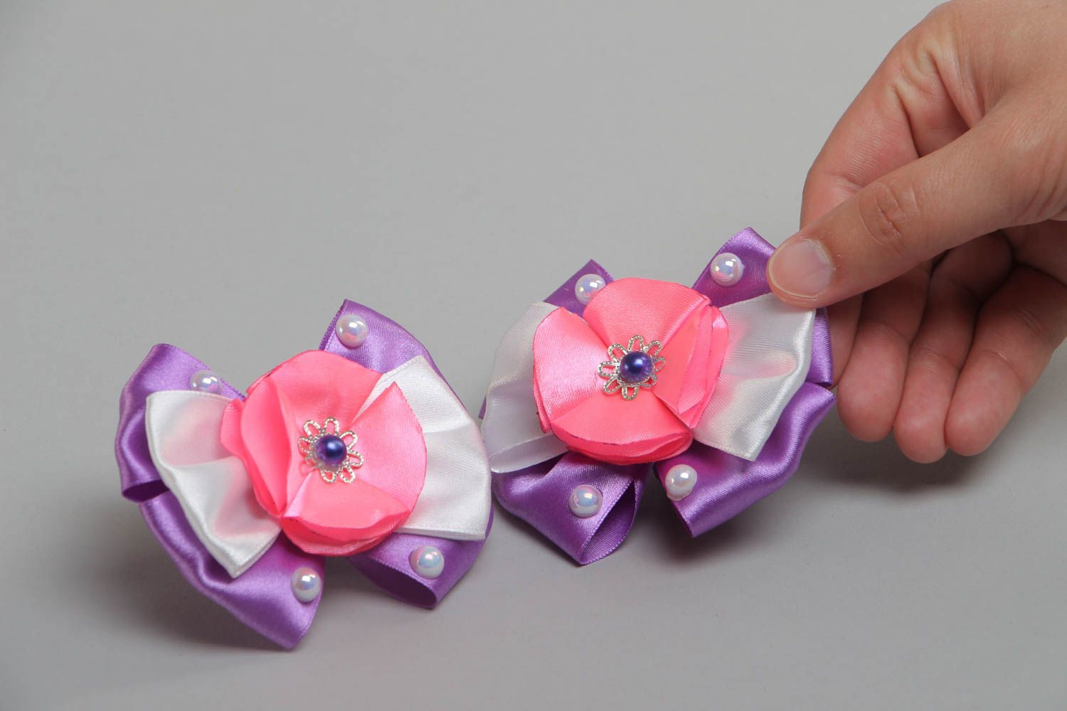 Set of handmade satin ribbon flower hair clips for girl 2 pieces photo 5