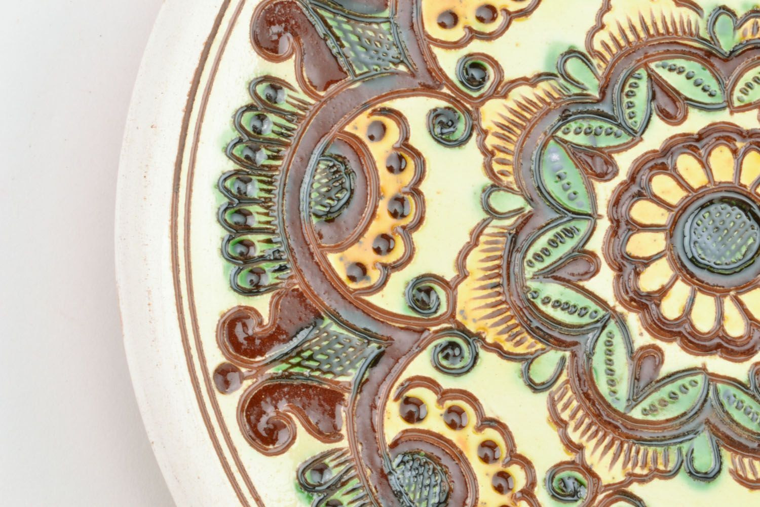 Декоративная тарелка с орнаментом фото 3