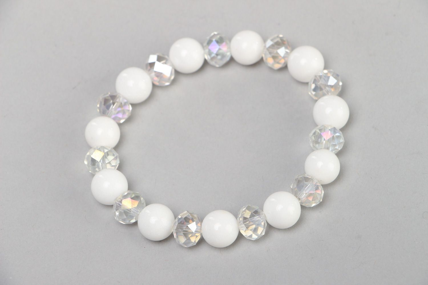 Handmade white festive wrist stretch bracelet with agate and glass beads  photo 2