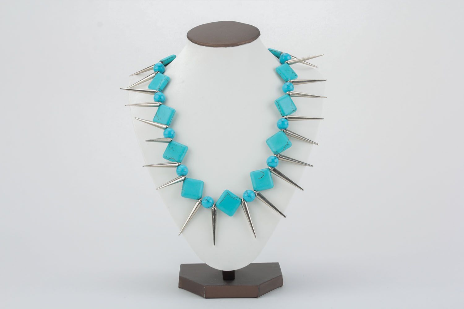 Turquoise necklace with spikes photo 1