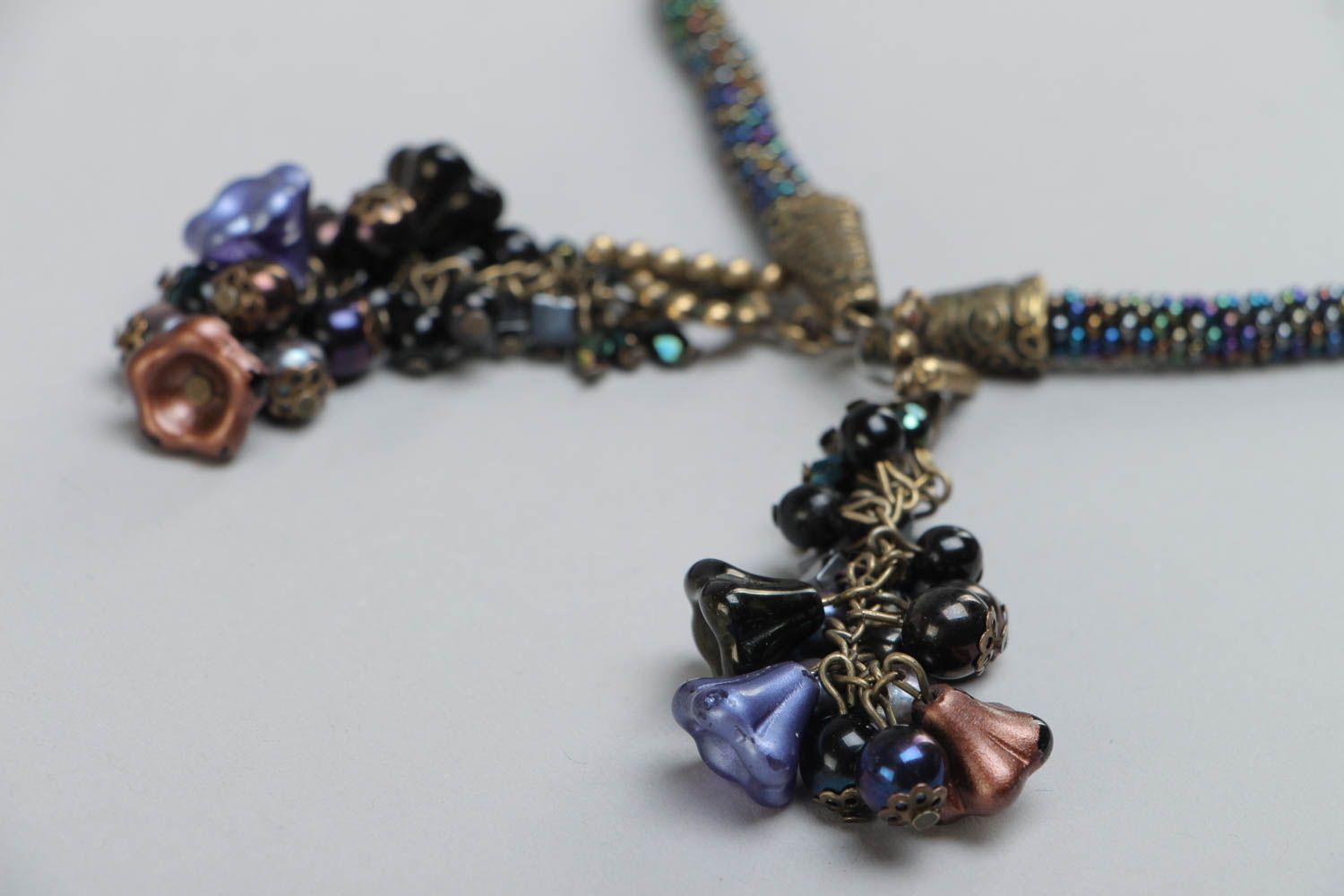 Joli collier en perles de rocaille fait main lariat accessoire long foncé photo 2