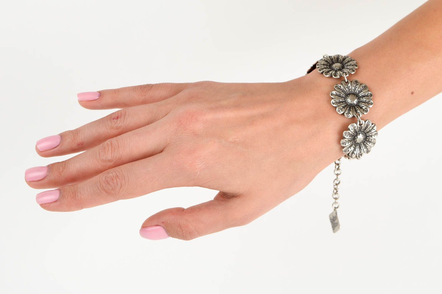Handmade Schmuck Armband aus Metall Designer Schmuck Frauen Accessoire blumig foto 2