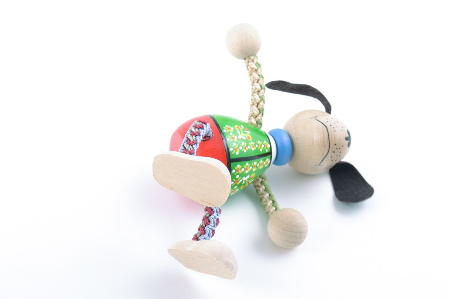 Petit jouet chien en bois peint chien en costume vert fait main pour enfant photo 5