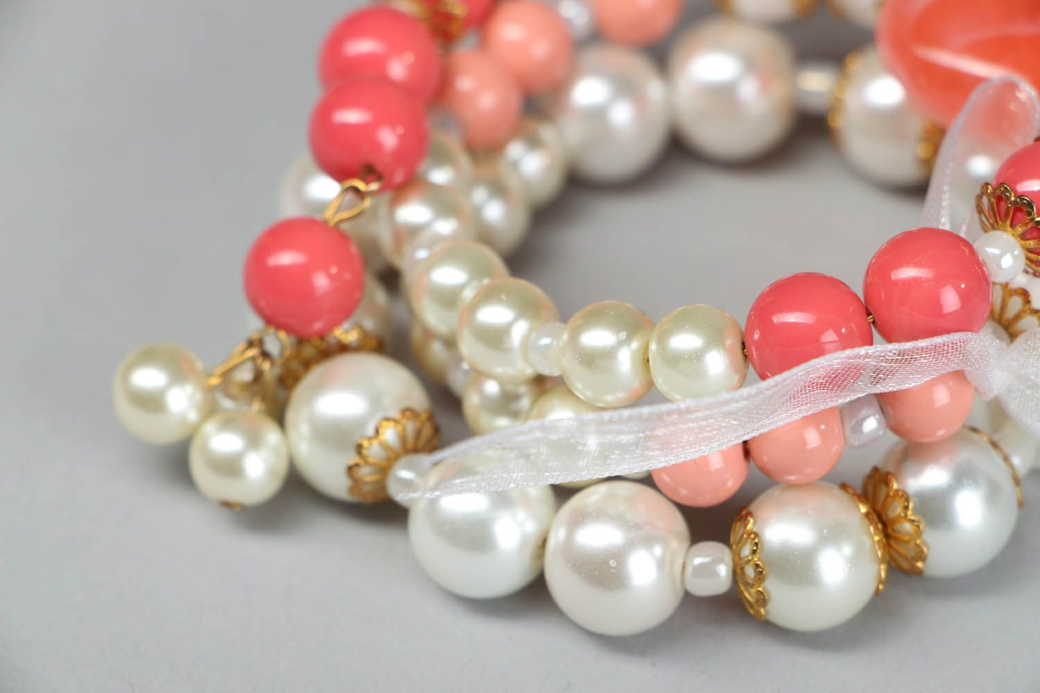 Bracelet de perles décoratives rouges et blanches  photo 3
