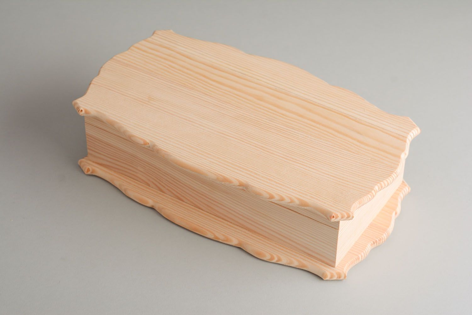 Cajita de madera en blanco  foto 1