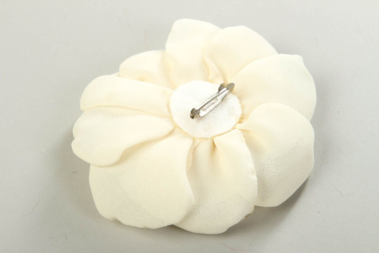 Broche fleur blanche Broche faite main textile grande Accessoire femme photo 4