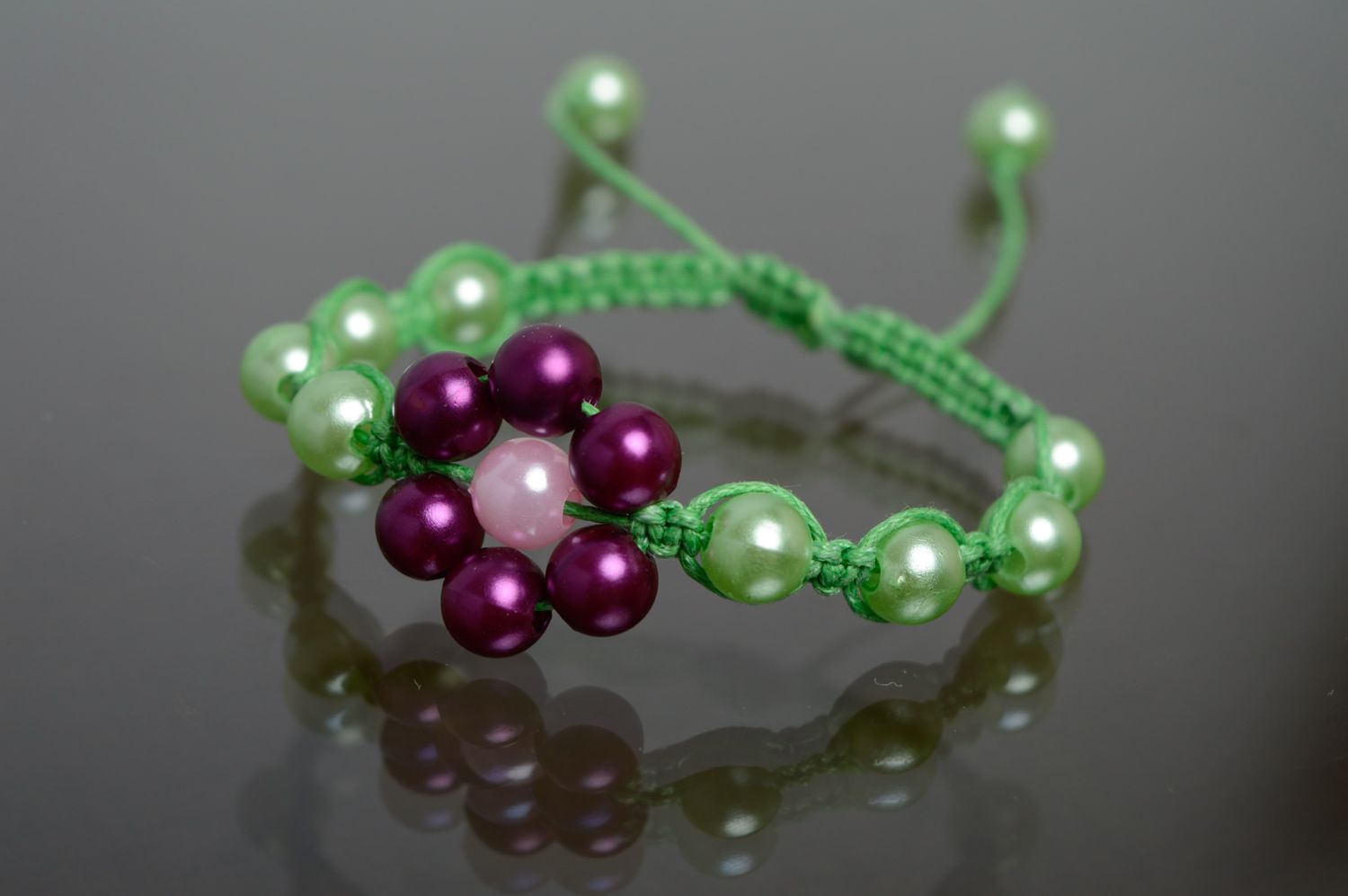 Bracelet en macramé avec perles céramiques vert fait main cadeau pour femme photo 1