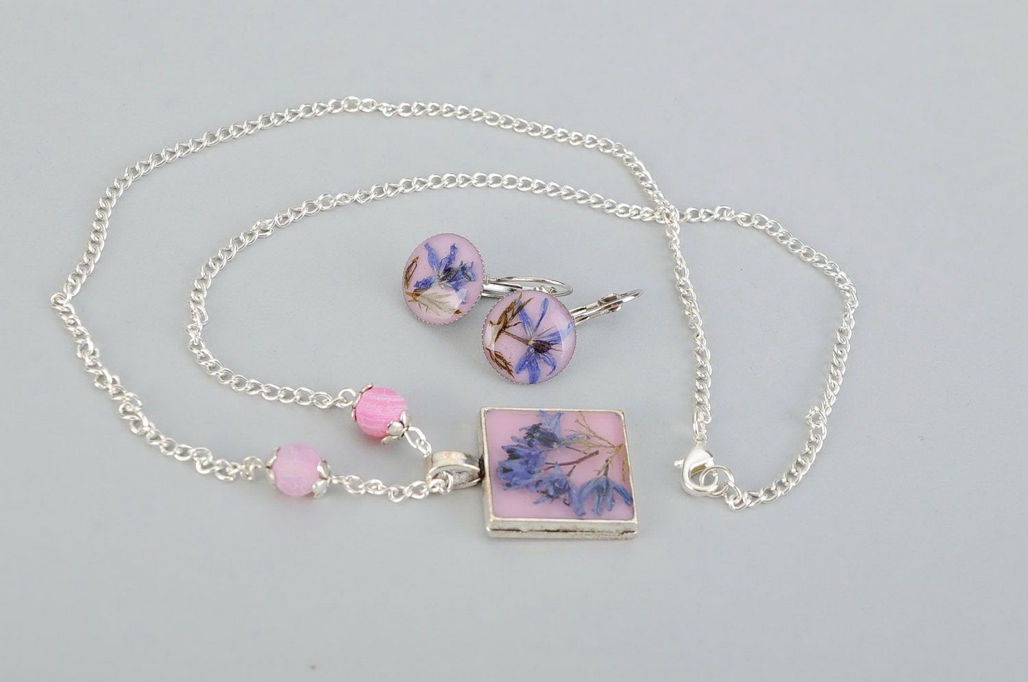 Jewelry set with real scilla flowers with epoxy resin photo 3