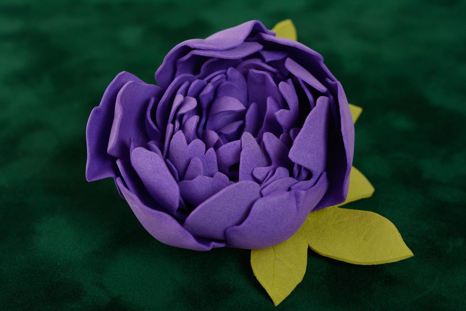 Broche et barrette en foamiran faite main en forme de fleur éclatante violette photo 5
