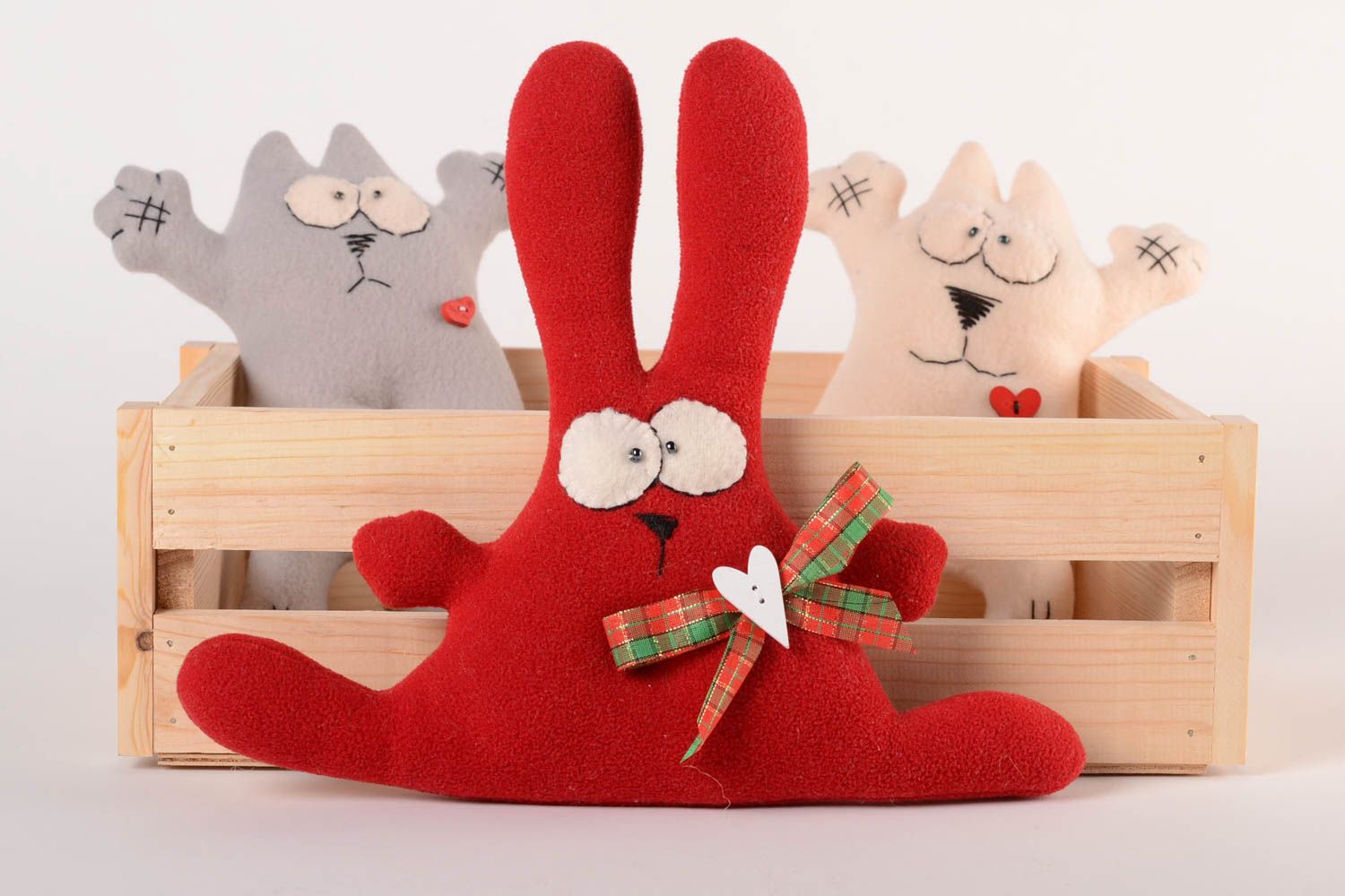 Textil Kuscheltier handgeschaffen Stofftier Hase weiches Kuscheliges Spielzeug foto 1