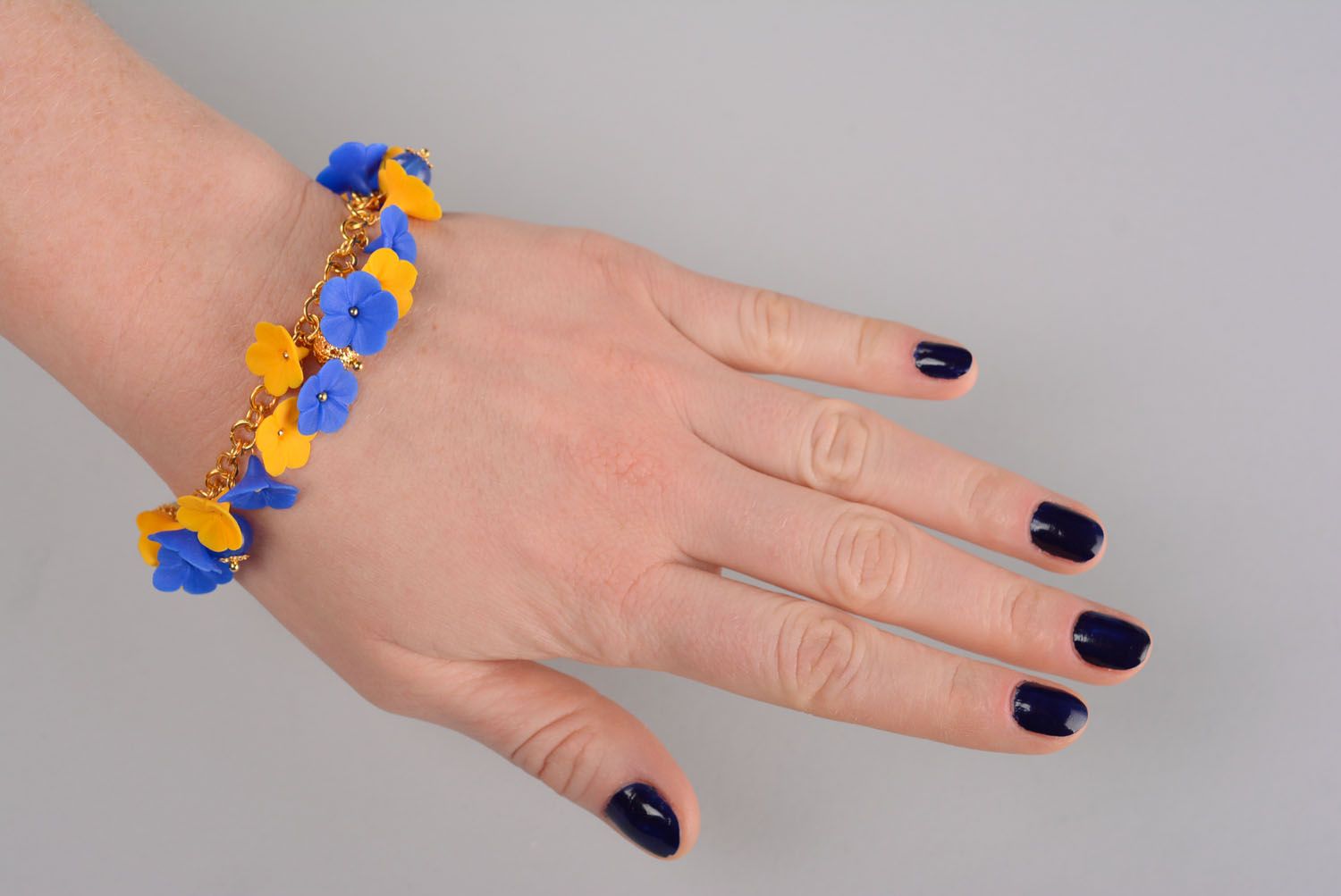 Bracelet fleurs en pâte polymère Jaune et bleu photo 1