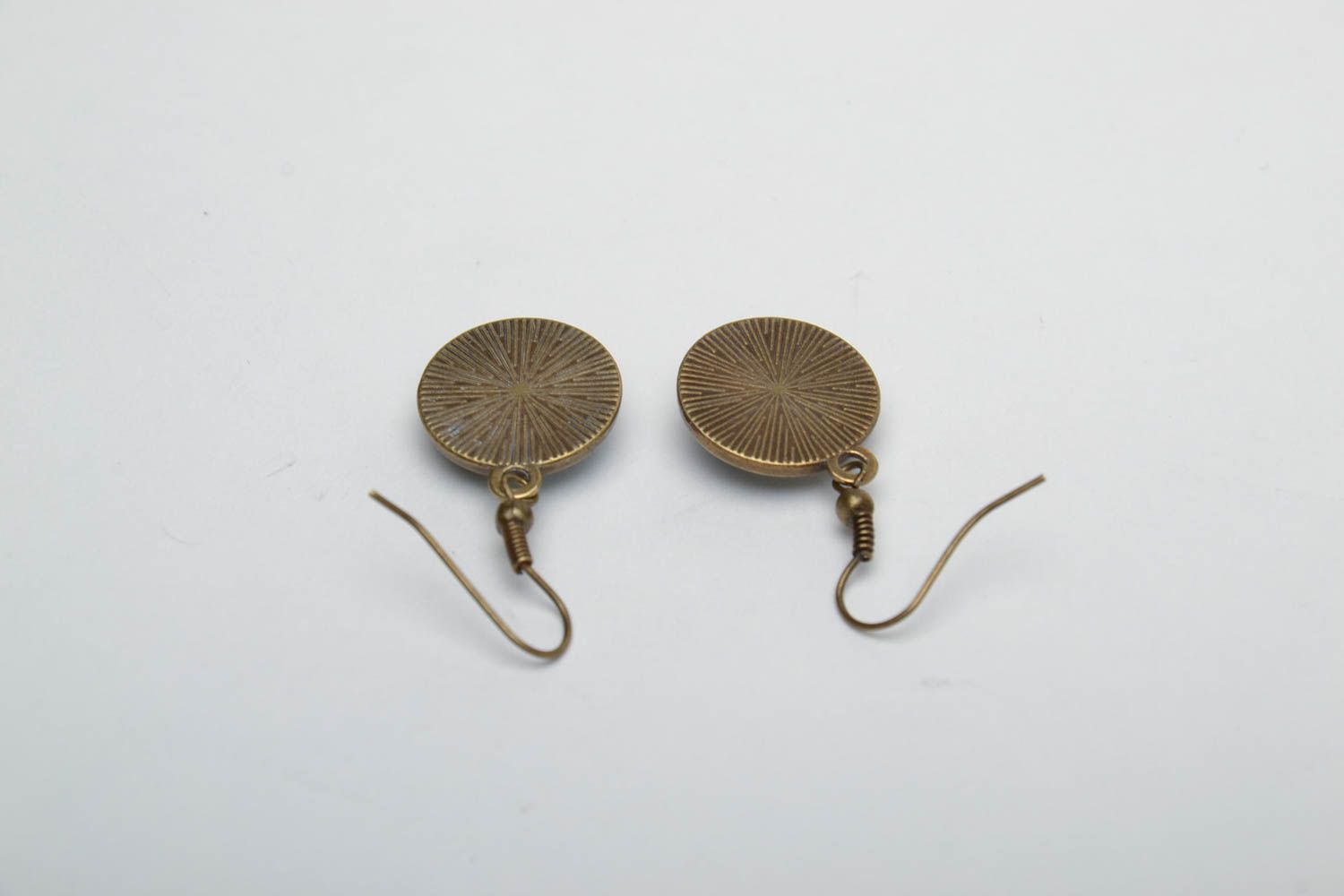 Round earrings coated with epoxy photo 4