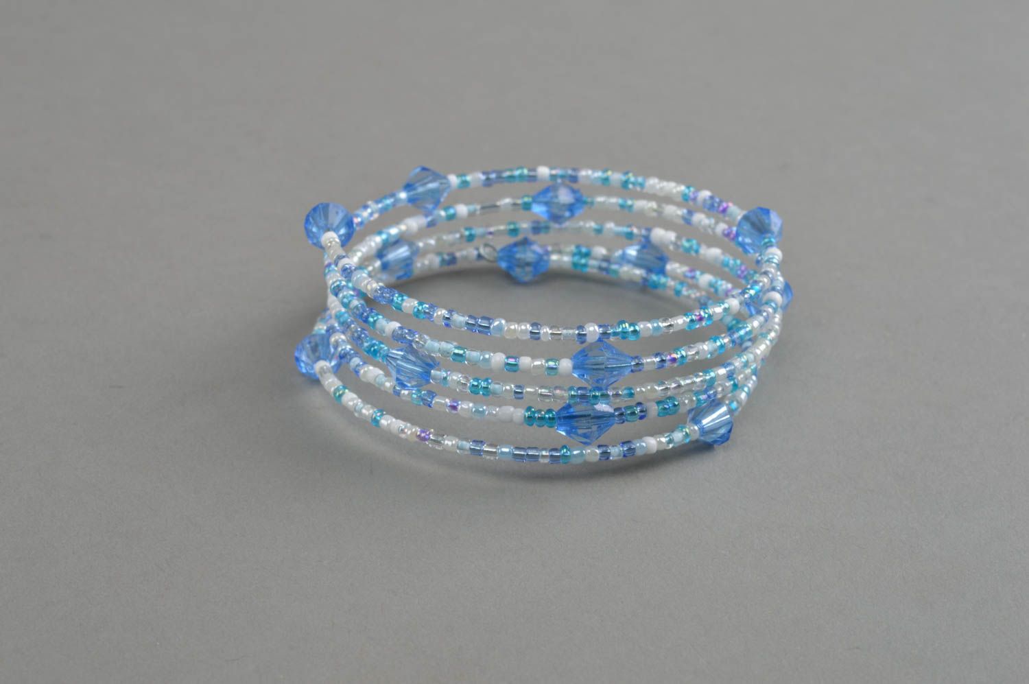 Bracelet bleu en perles de rocaille et perles fantaisie multirang fait main photo 3