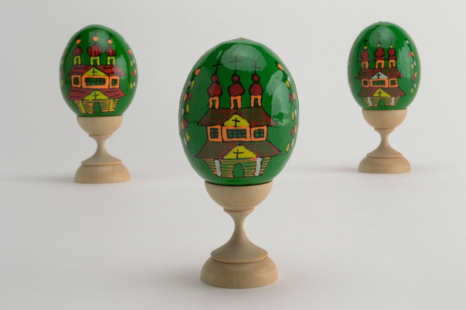 Wooden egg painted with enamel photo 1
