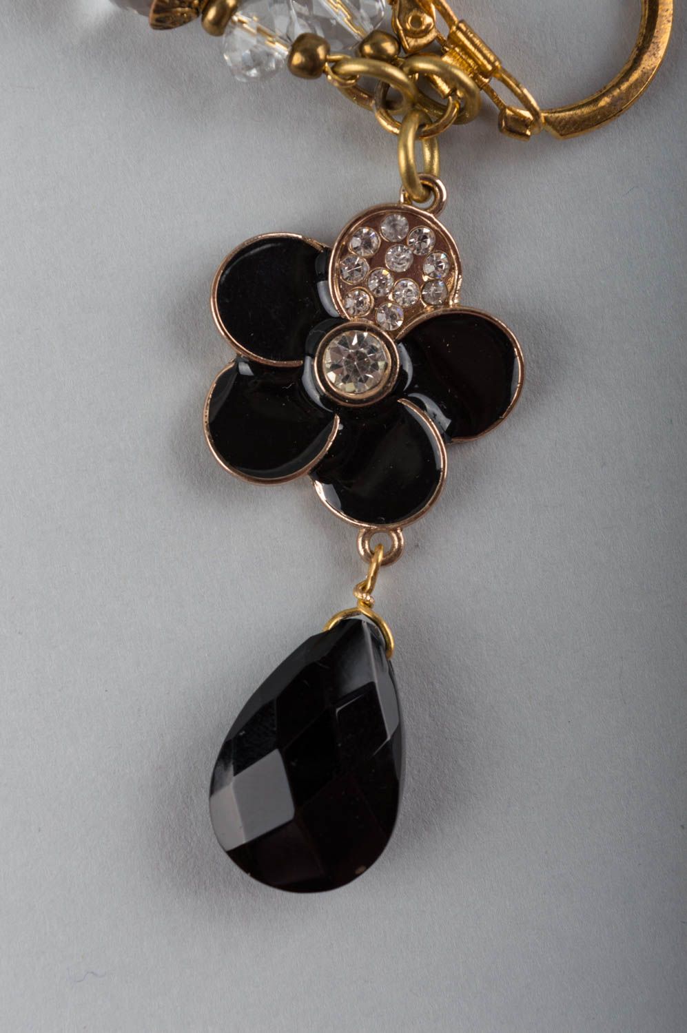 Porte-clés en agate et laiton noir avec cristaux fait main en forme de fleur photo 5
