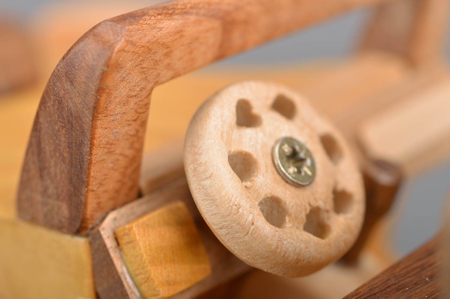 Jouet artisanal réalisé de bois naturel fait main de collection cabriolet rétro photo 5