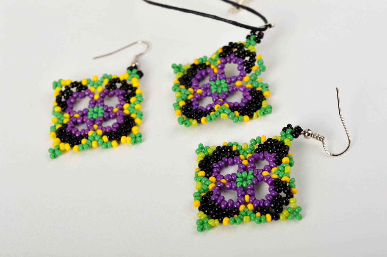 Серьги из бисера ручной работы подвеска на шею цветочные украшения из бисера фото 3