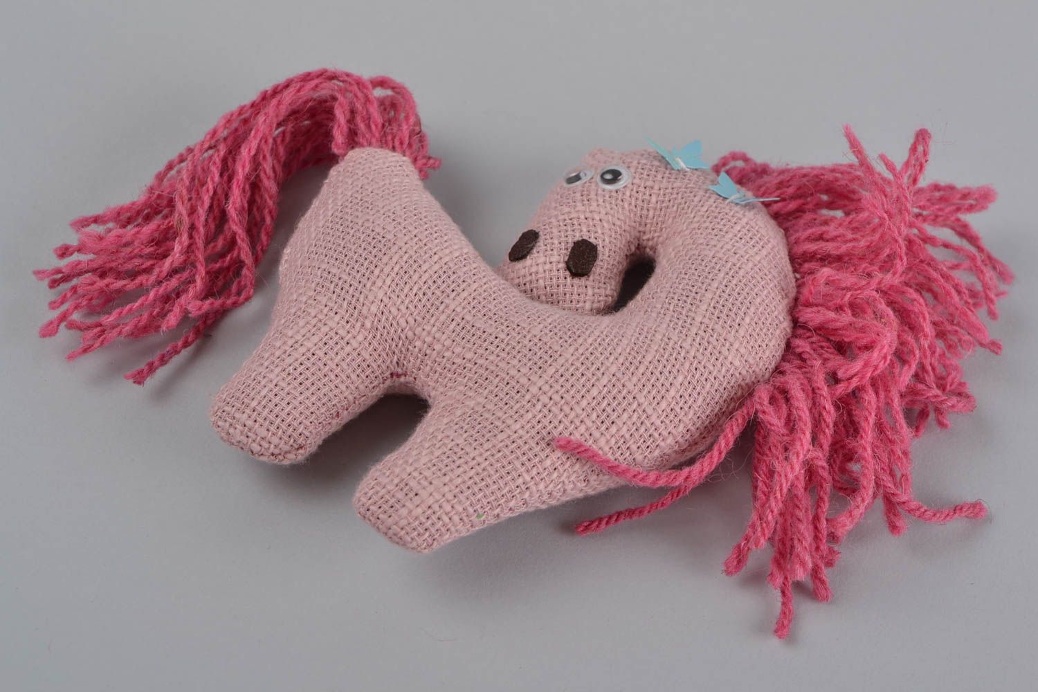 Jouet en tissu de lin petit fait main en forme de cheval rose pour enfant photo 3