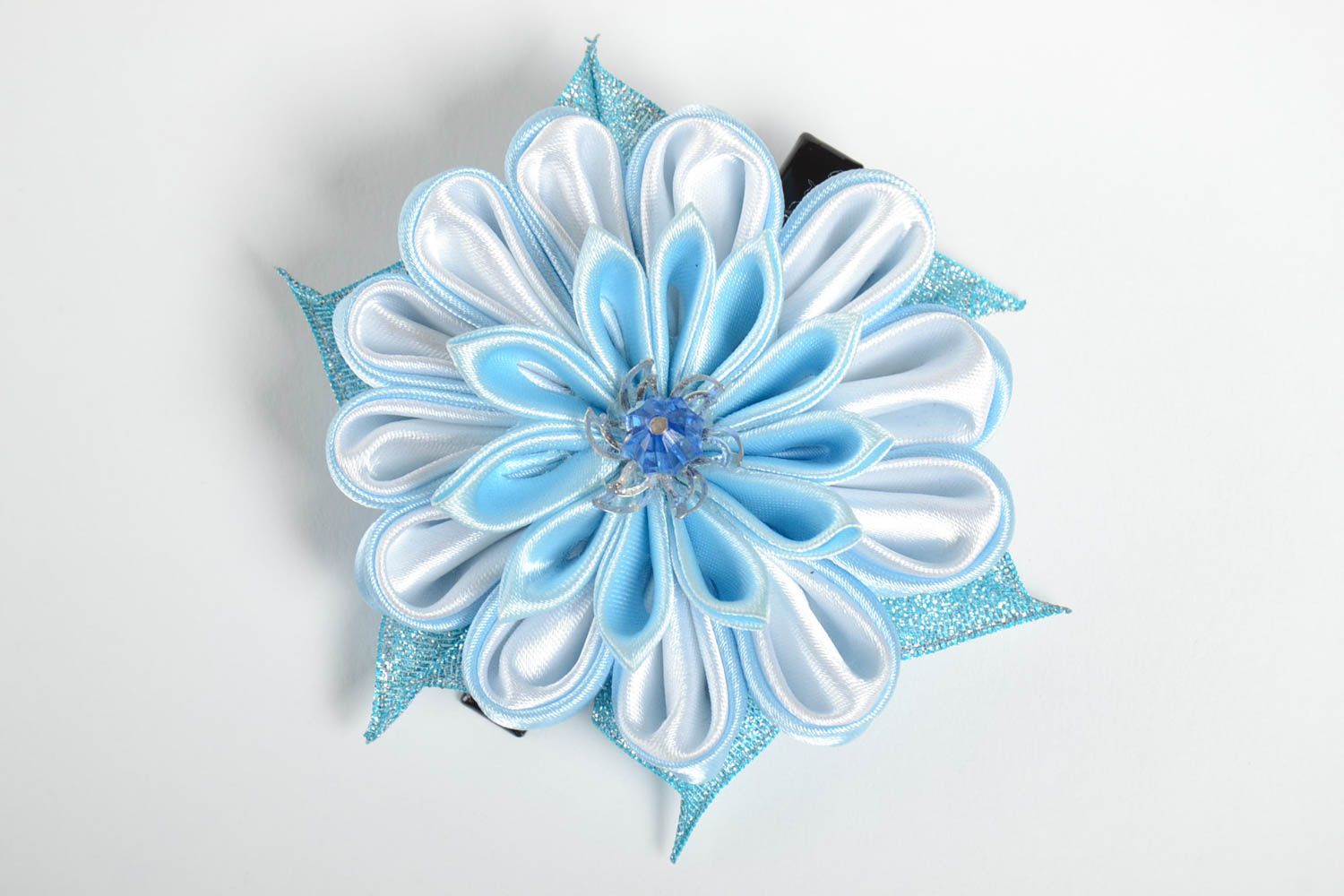 Заколка для волос из атласных лент голубая крупная в виде цветка ручная работа  фото 4
