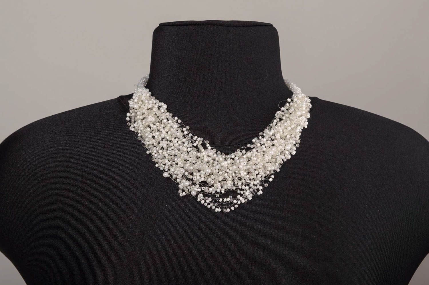 Handmade beaded necklace white tender necklace stylish beautiful accessory photo 5