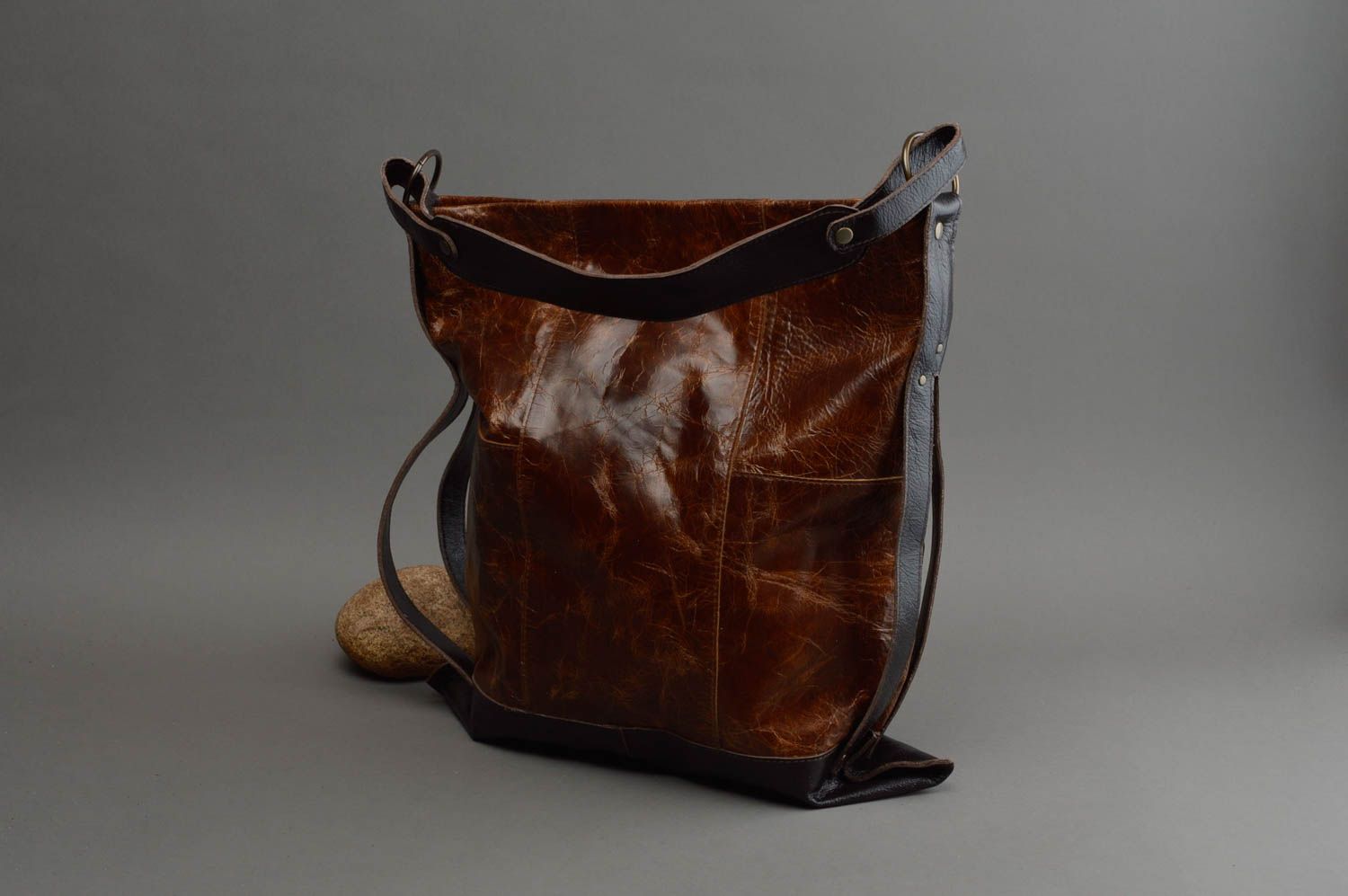 Leder Tasche mit langem Riemen in Braun schön künstlerisch Designer Handarbeit foto 1