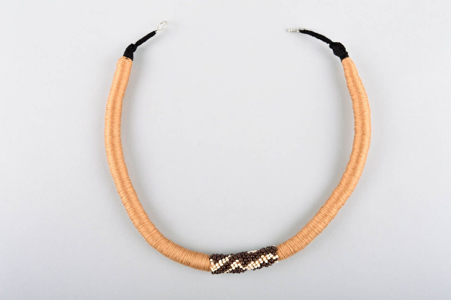Collier textile Bijou fait main fils perles de rocaille Accessoire femme photo 5