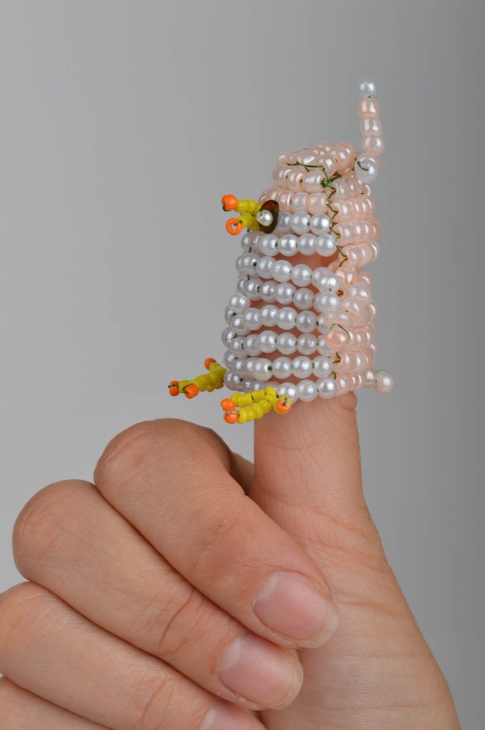 Kleine Fingerpuppe aus Glasperlen künstlerisch handmade originell Pinguin foto 5