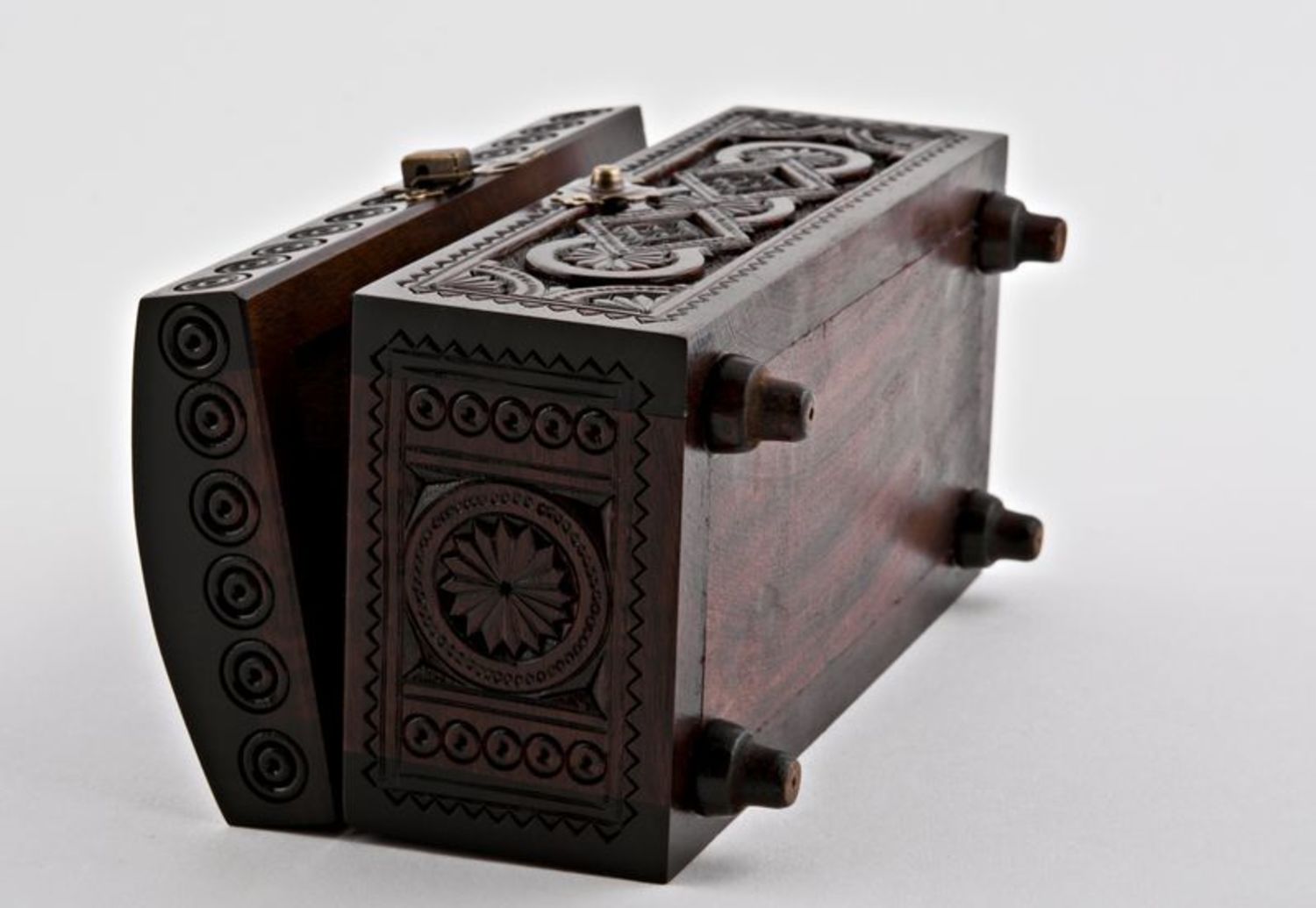 Scatola di legno fatta a mano Cofanetto di legno Scrigno intagliato in legno
 foto 4