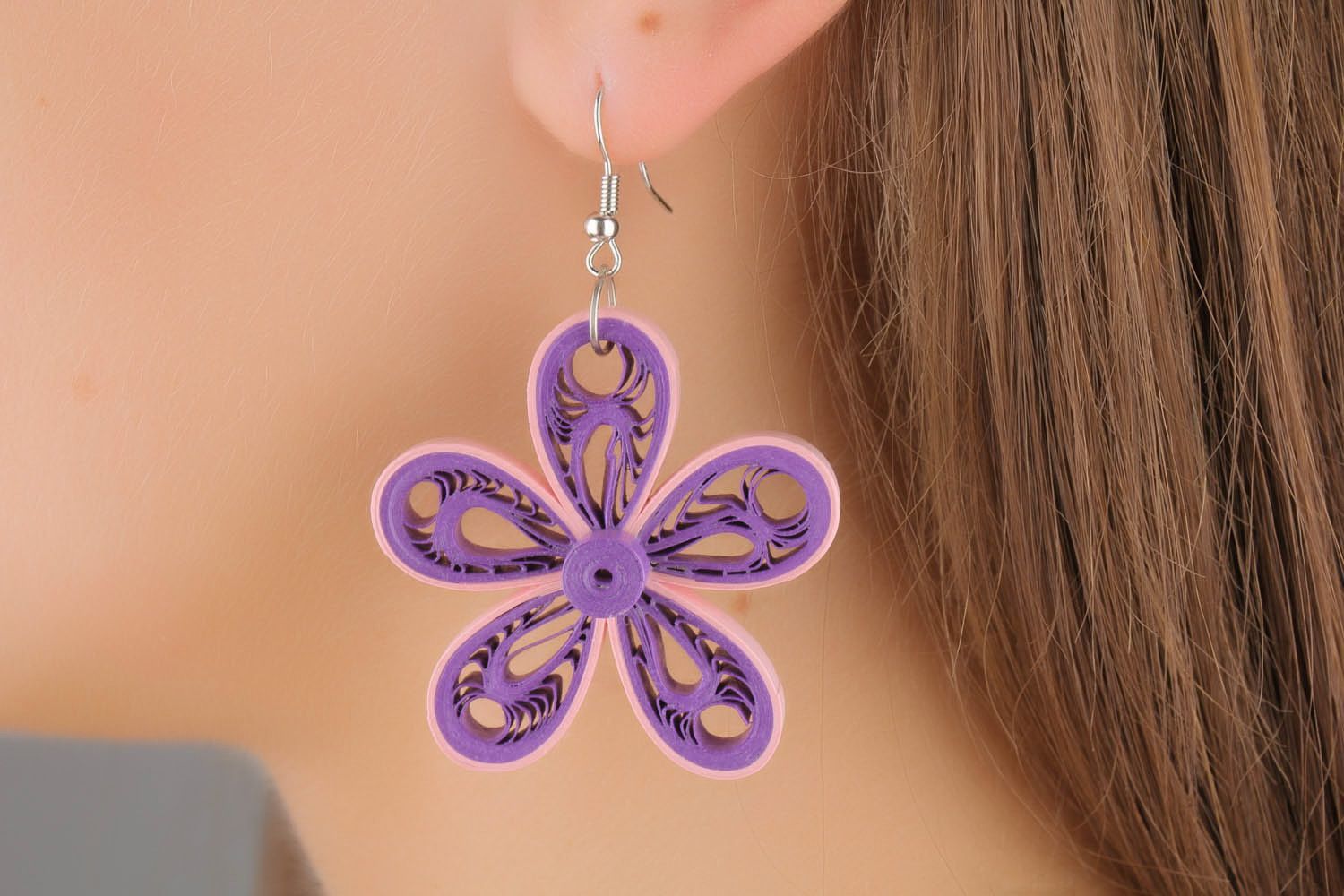 Design earrings made using quilling technique photo 1