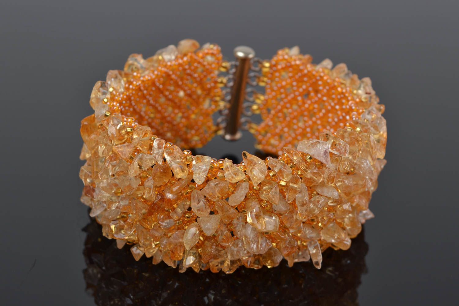 Large bracelet en perles de rocaille et pierres naturelles orange fait main photo 1