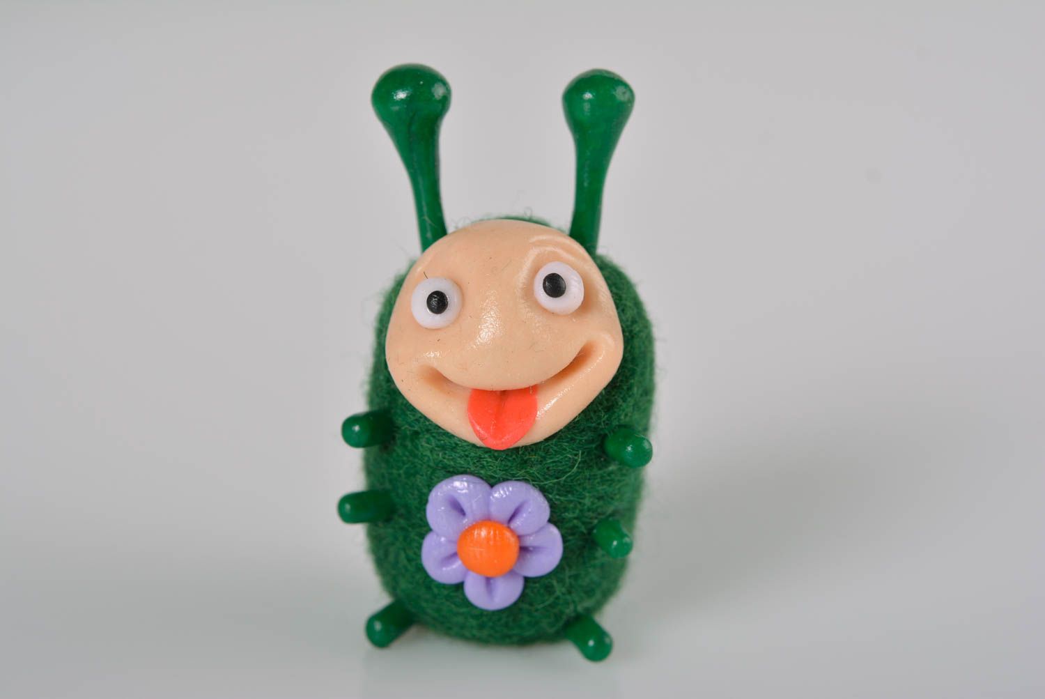 Handmade kleines Spielzeug gefilzte Figur Geschenkidee für Kinder grün foto 1