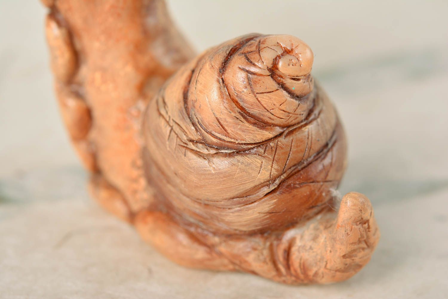 Figurine en pâte polymère escargot marron faite main peinte à l'acrylique photo 4