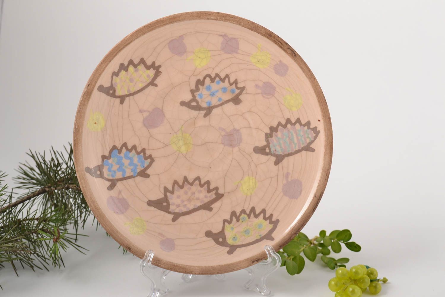 Керамическая тарелка ручной работы глиняная посуда расписная тарелка Ежики фото 1