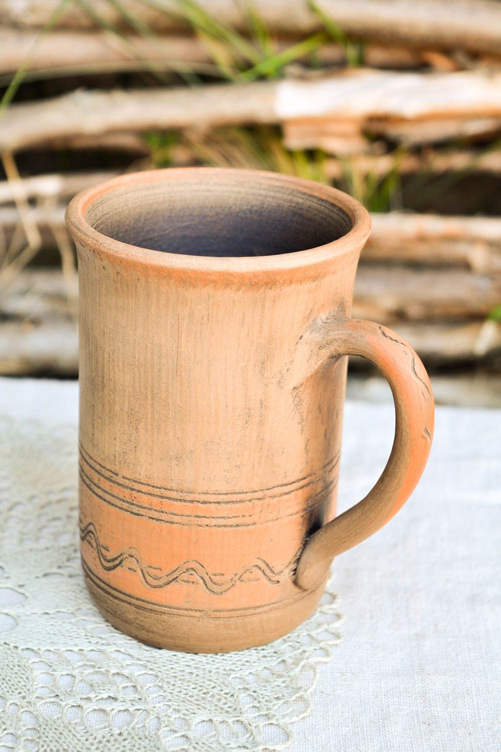 Tasse en argile faite main Mug marron à motifs grattés Vaisselle originale 40 cl photo 1