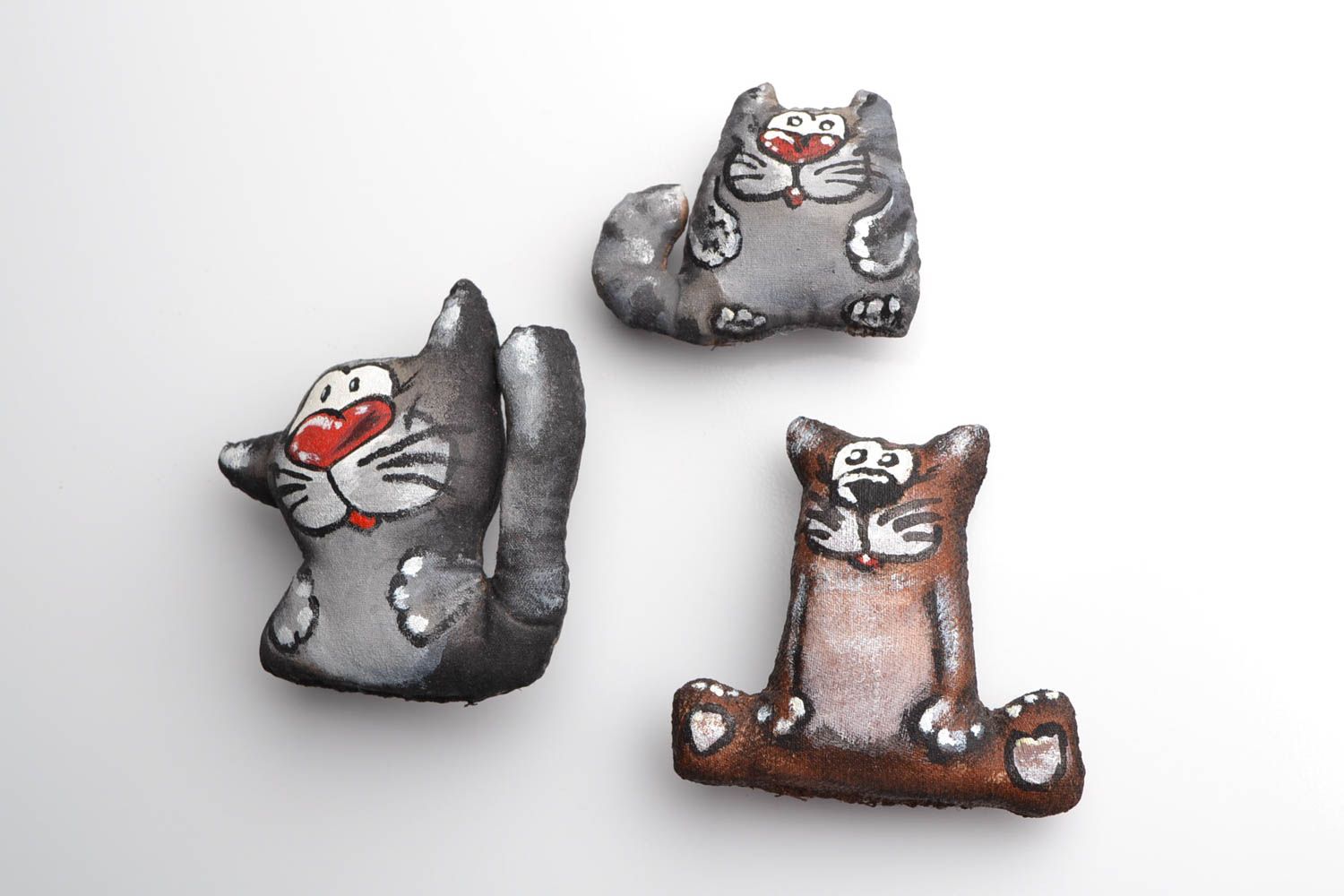 Set of 3 handmade designer flavored fabric soft fridge magnets toys Cats photo 5