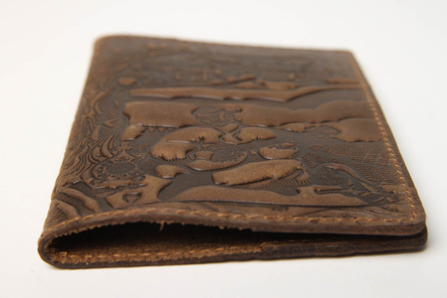 Обложка на паспорт ручной работы необычный подарок темный кожаный аксессуар фото 4