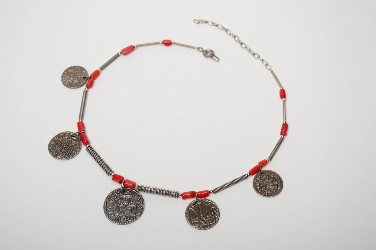 Collier en cuivre avec pendeloques en forme d'amulettes Zgarde photo 3