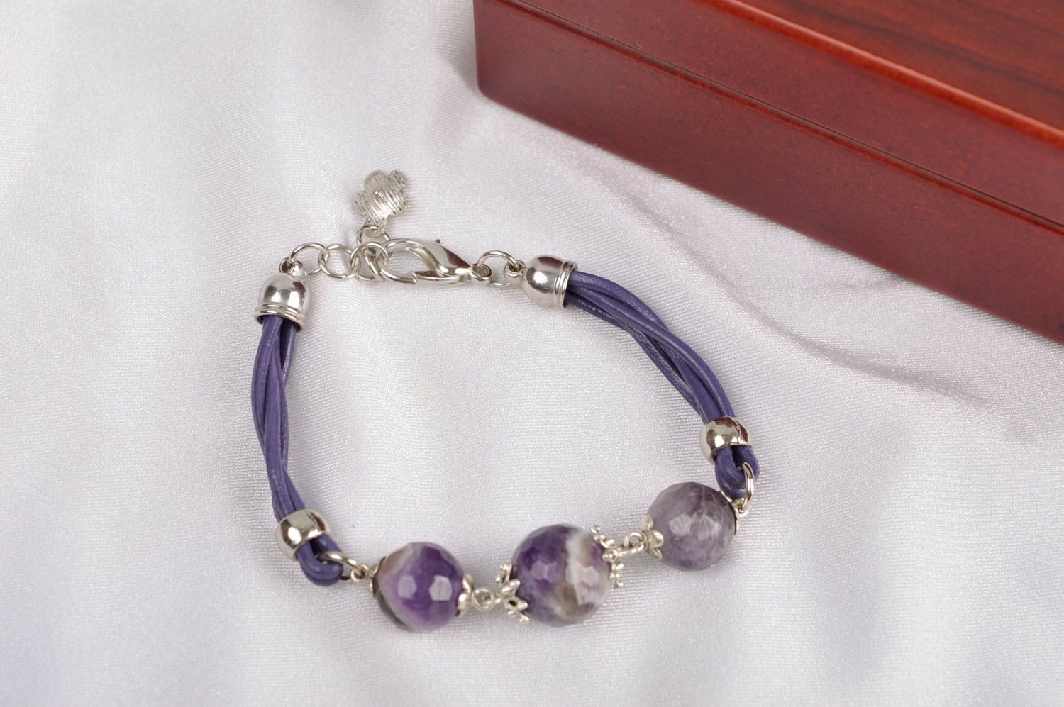 Bracelet en pierres naturelles Bijou fait main violet agate Cadeau femme photo 1