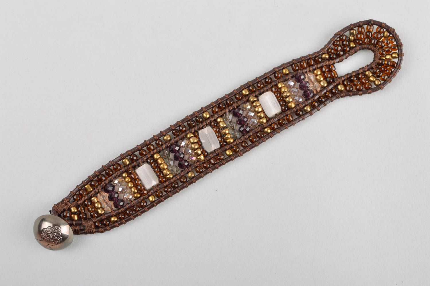 Браслет из бисера украшение ручной работы коричневое широкий браслет с пуговицей фото 4