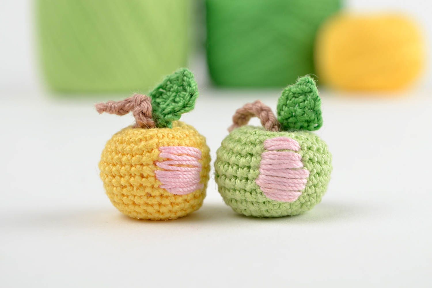 Handmade gehäkelte Früchte Miniatur Spielzeuge Set gehäkeltes Obst 2 Stück Äpfel foto 1