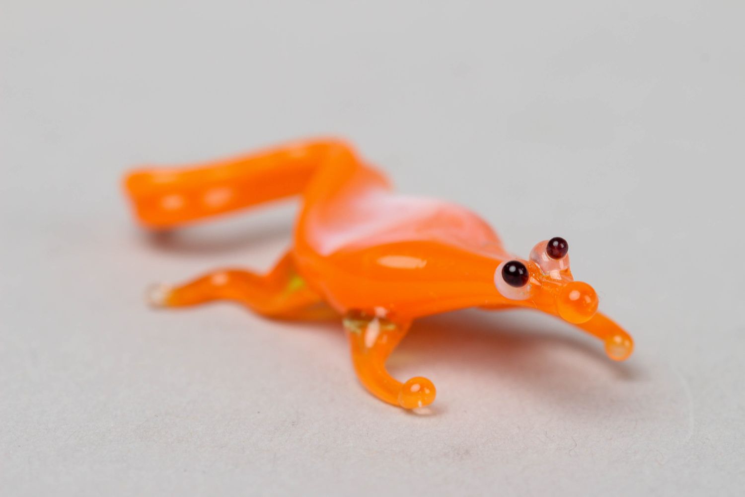 Фигурка из стекла в технике лэмпворк Оранжевая ящерица фото 1