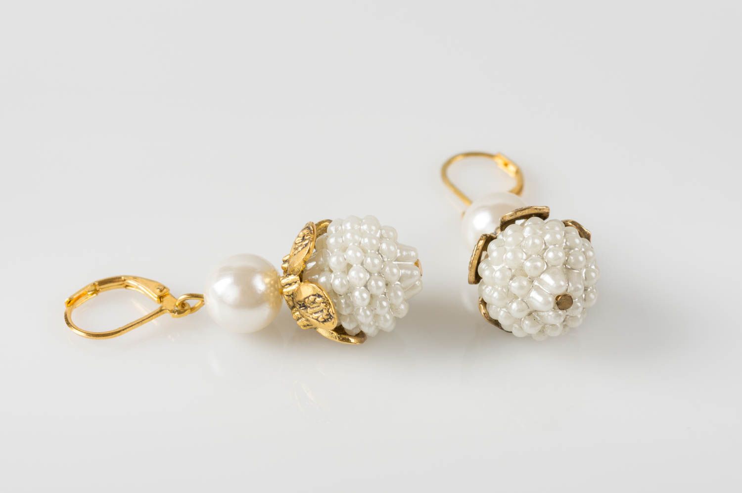 Boucles d'oreilles pendantes fait main Bijou mode blanc plastique Cadeau femme photo 4