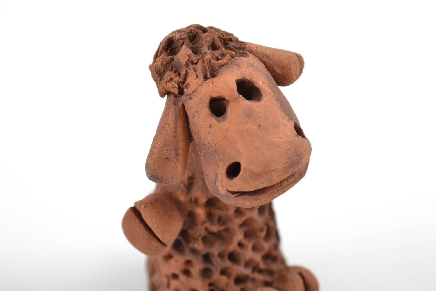 Petite figurine en céramique brune faite main souvenir en forme de brebis photo 5